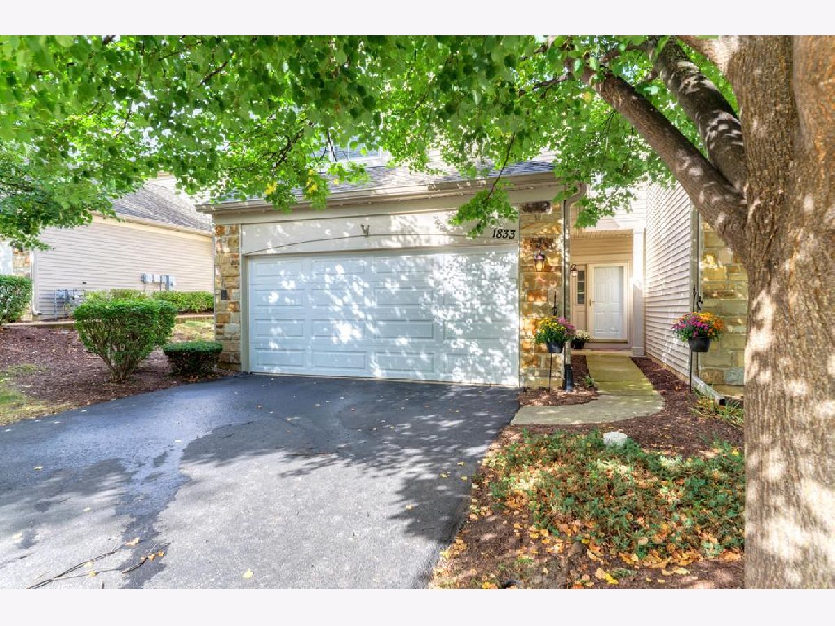 Townhomes & Condos & Homes For Sale Misty Creek Aurora Illinois, 1833 Misty Ridge Lane