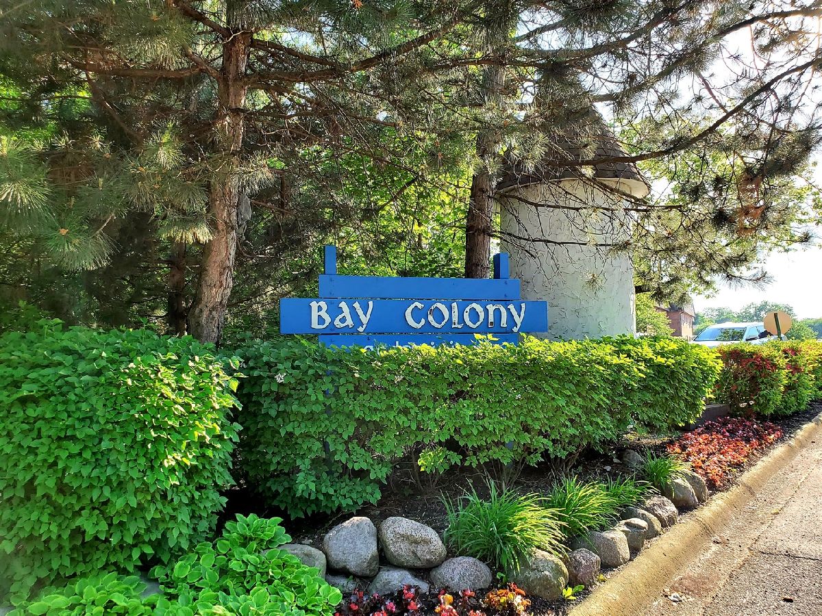  For Sale Des Plaines Illinois, 9374 Bay Colony Drive