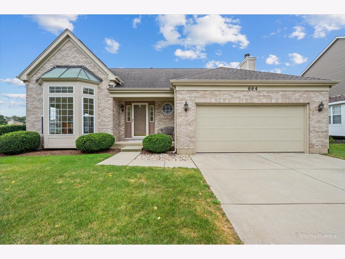 Townhomes & Homes For Sale Cambridge Pointe Carol Stream Illinois, 664 Mayfair Drive