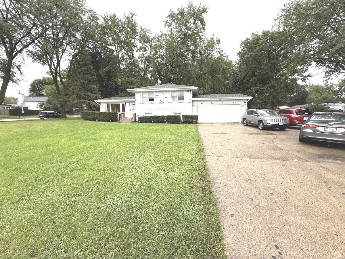  For Sale Cary Illinois, 955 Silver Lake Road