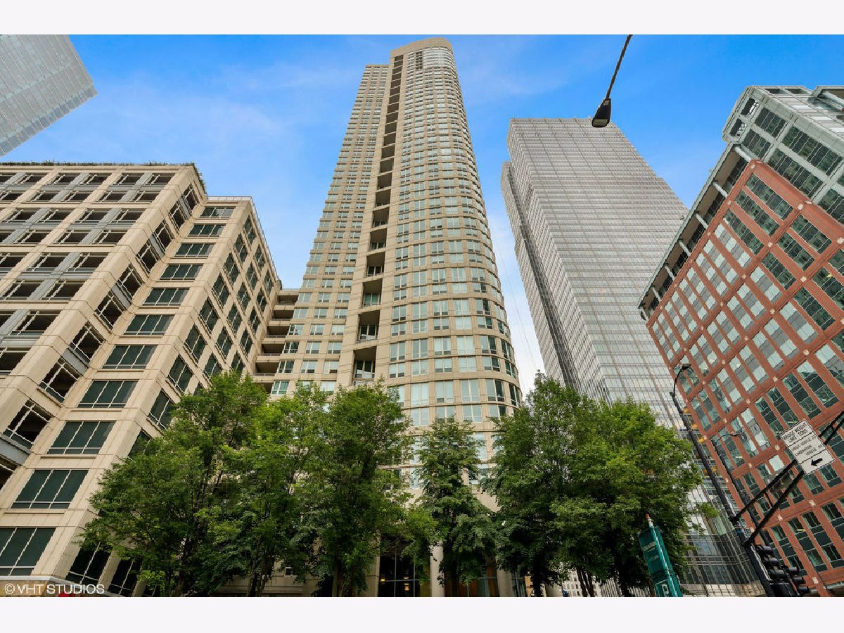 Condominiums For Rent Sterling Chicago Illinois, 345 Lasalle