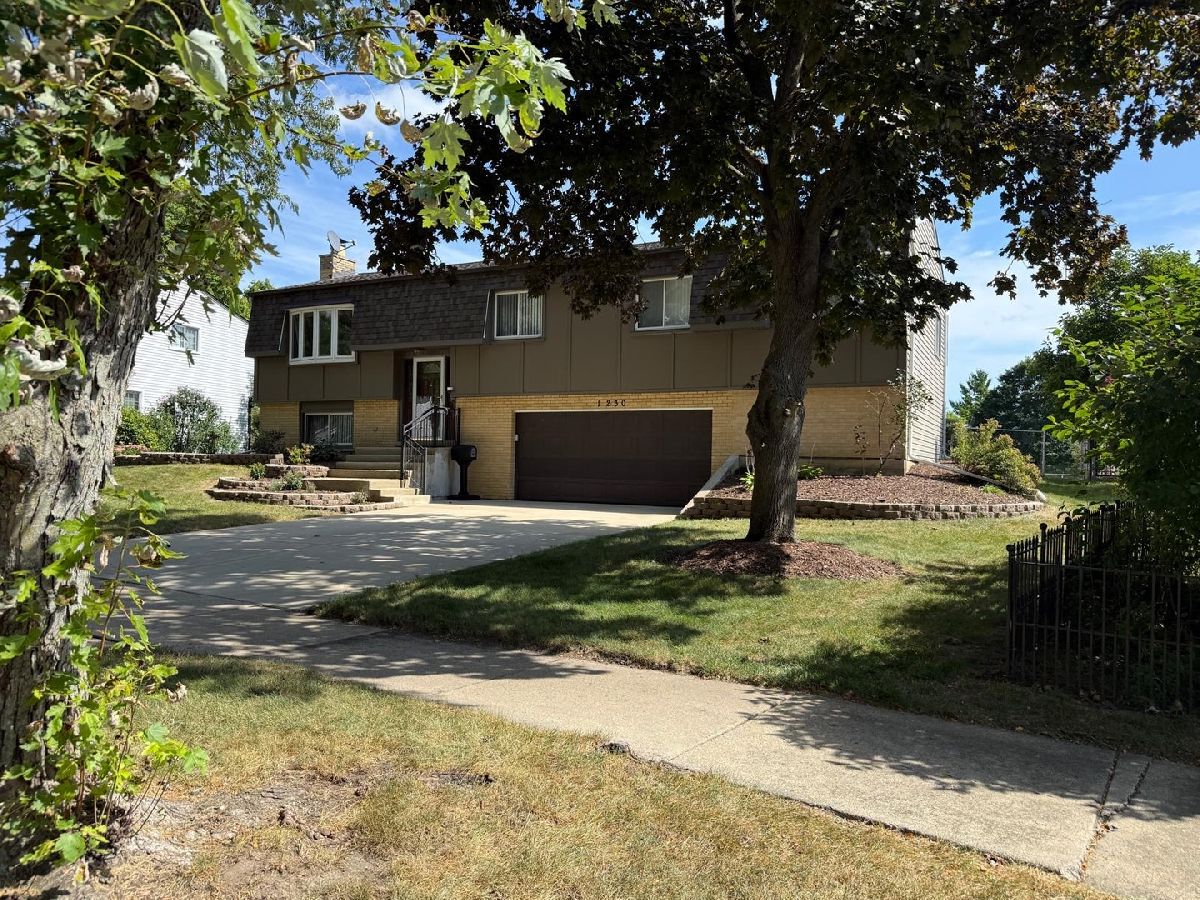  For Sale Wheaton Illinois, 1230 Durham Drive