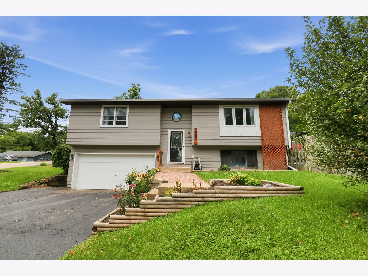  For Sale Wonder Lake Illinois, 3203 Thompson Road