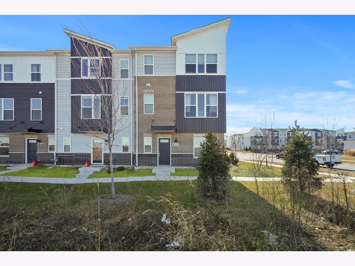  For Rent Aurora Illinois, 810 Finley