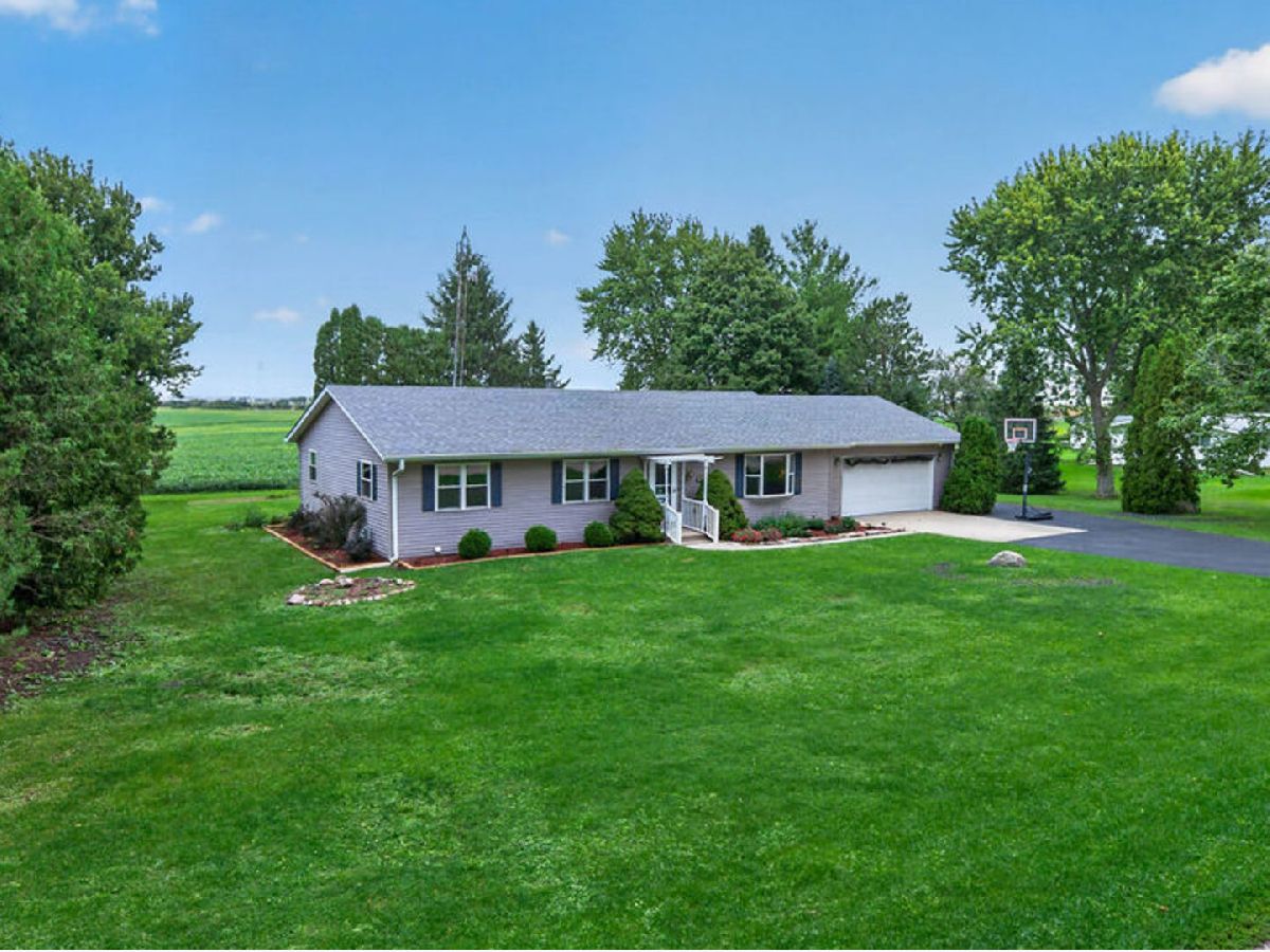  For Sale Lee Illinois, 331 Erickson Gate