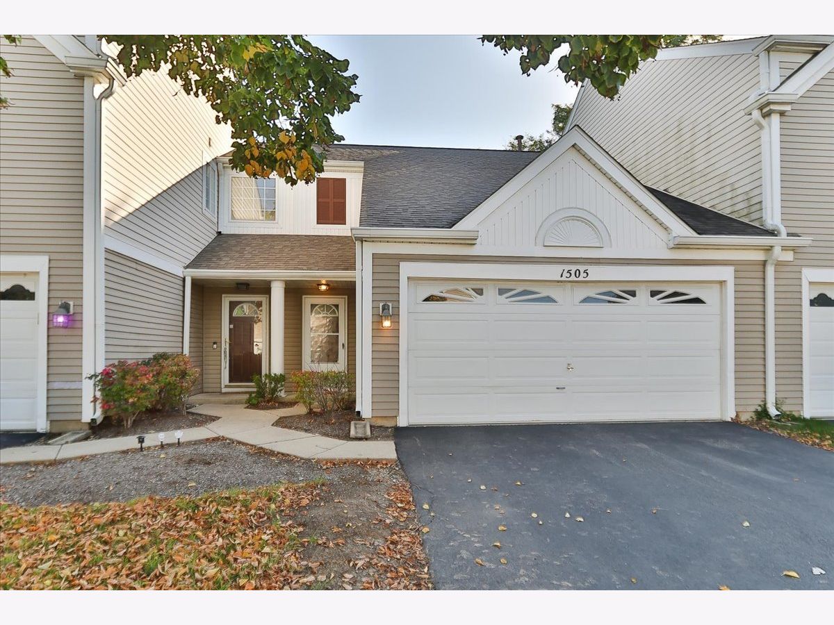 Townhomes & Condos & Homes For Sale Amber Grove Bartlett Illinois, 1505 Spaulding Road