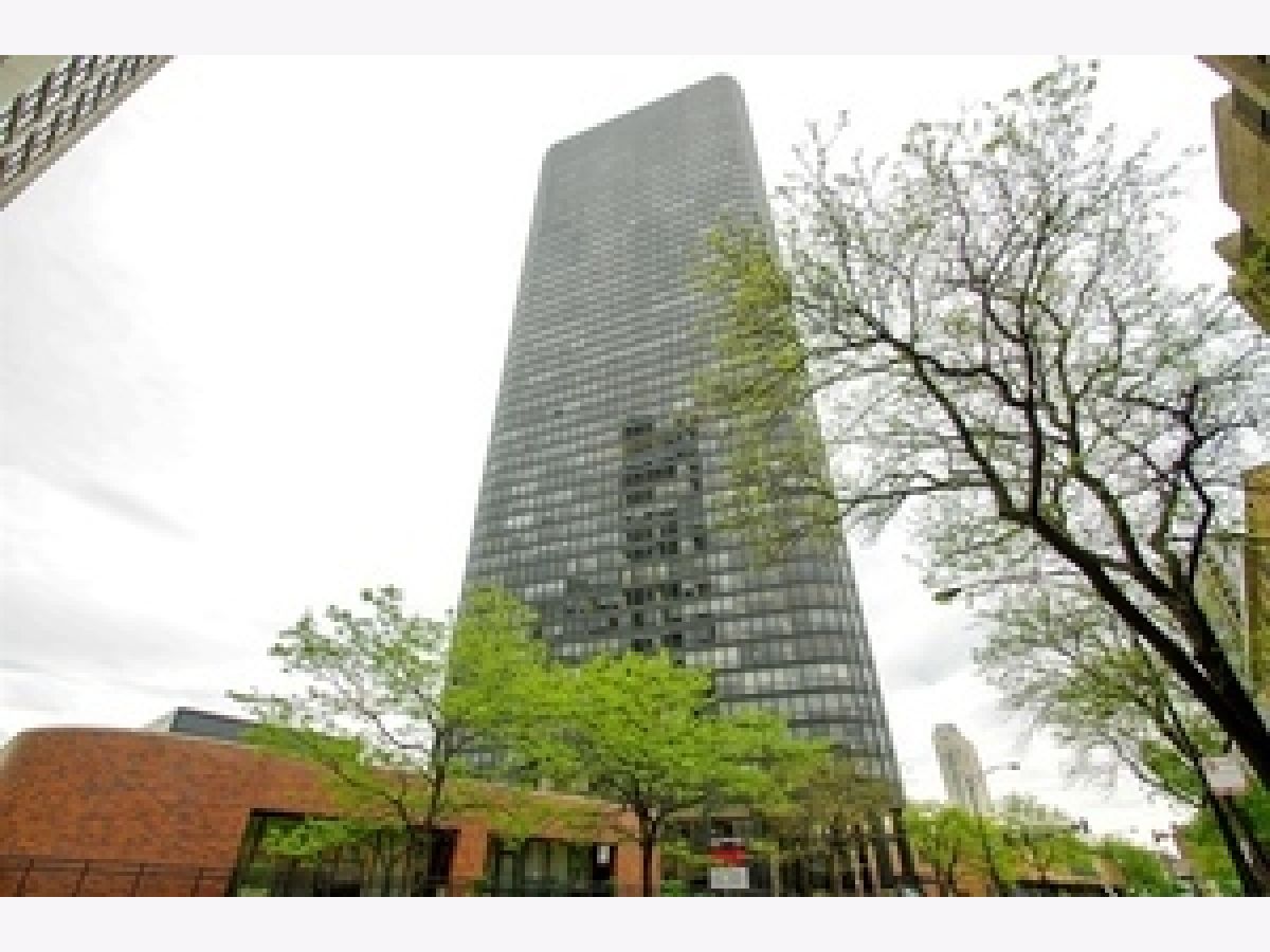  For Sale Chicago Illinois, 5415 Sheridan Road