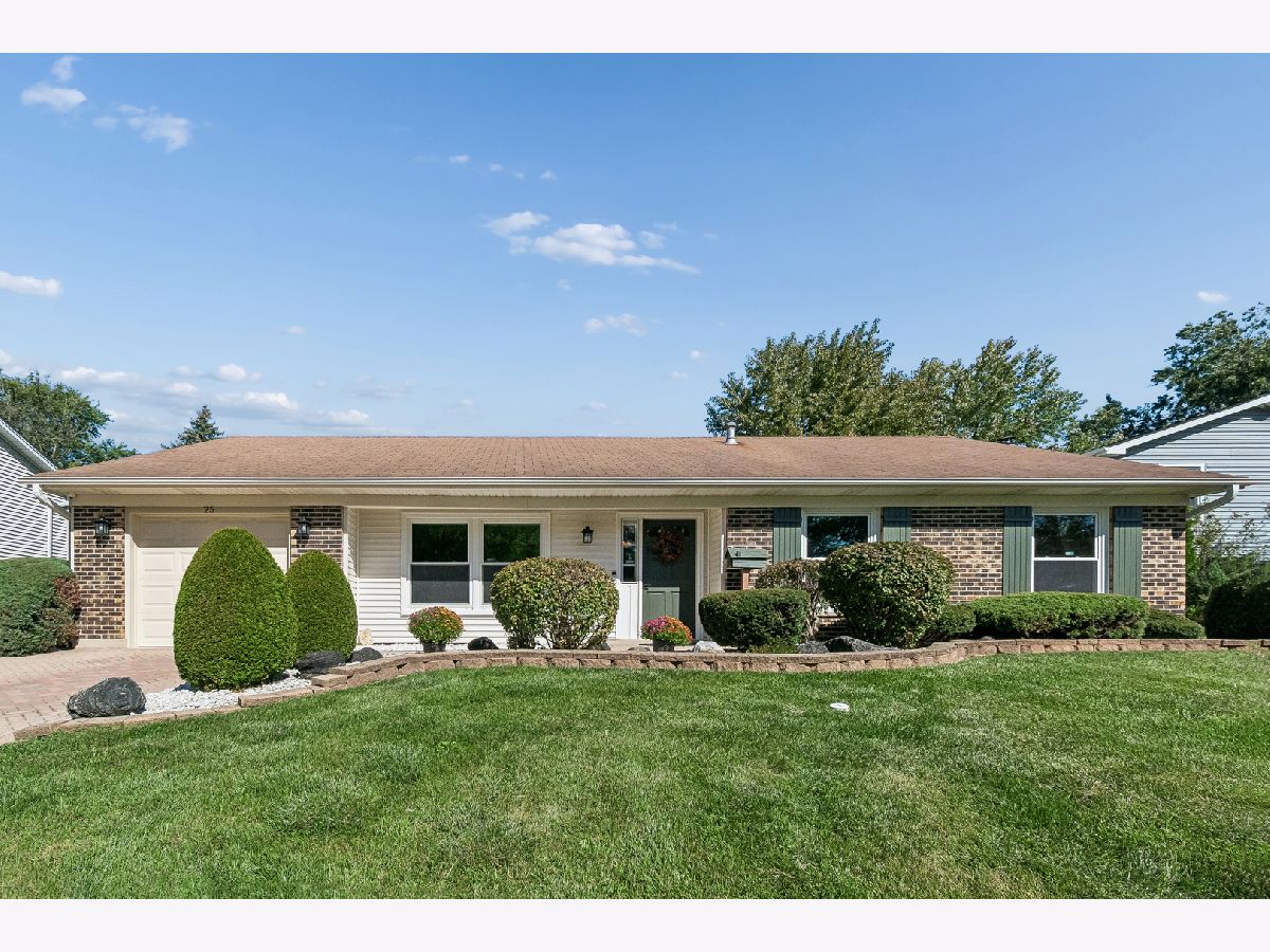  For Sale Lake Zurich Illinois, 25 Red Haw Lane