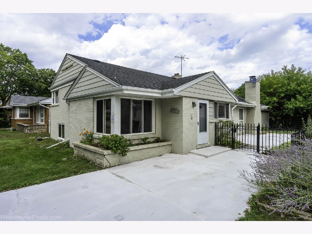  For Sale Lincolnwood Illinois, 7261 East Prairie Road