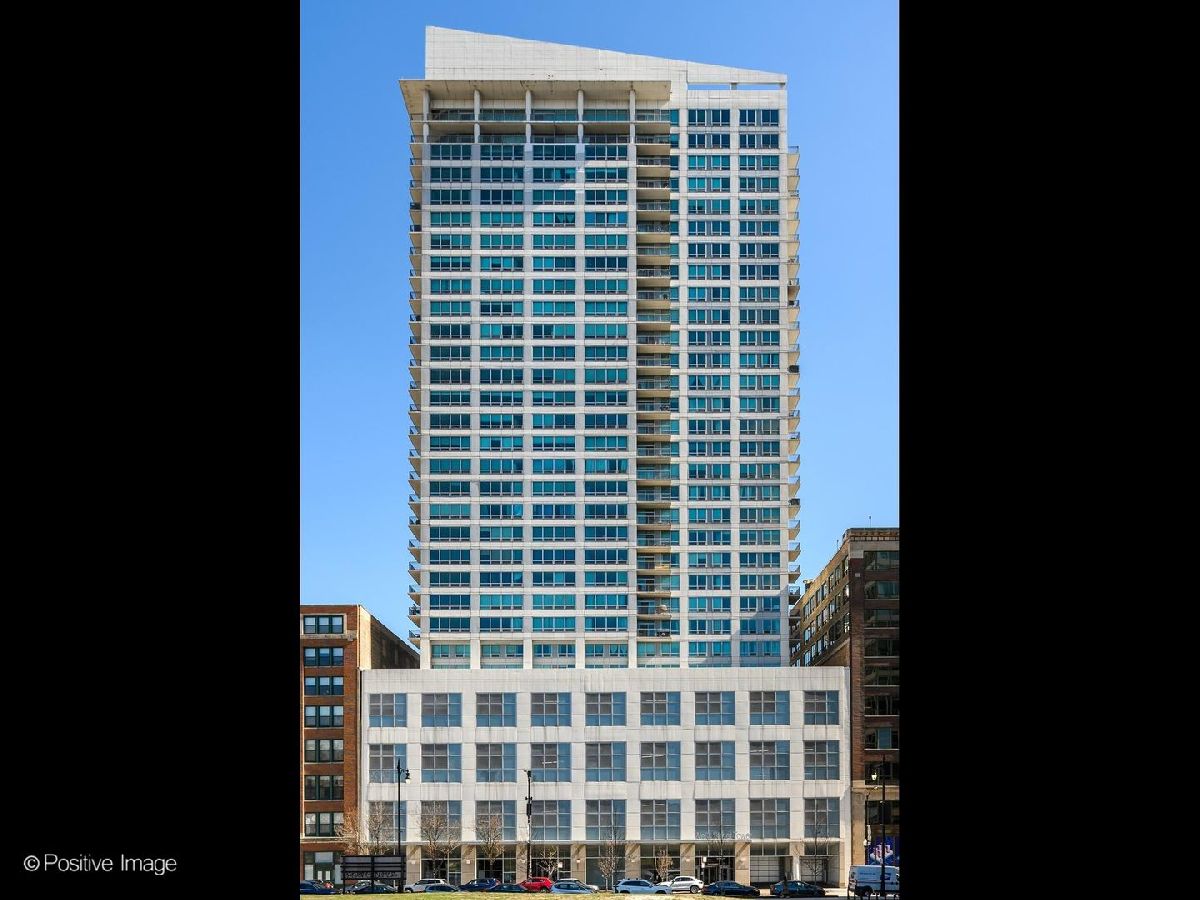  For Sale Chicago Illinois, 701 Wells Street