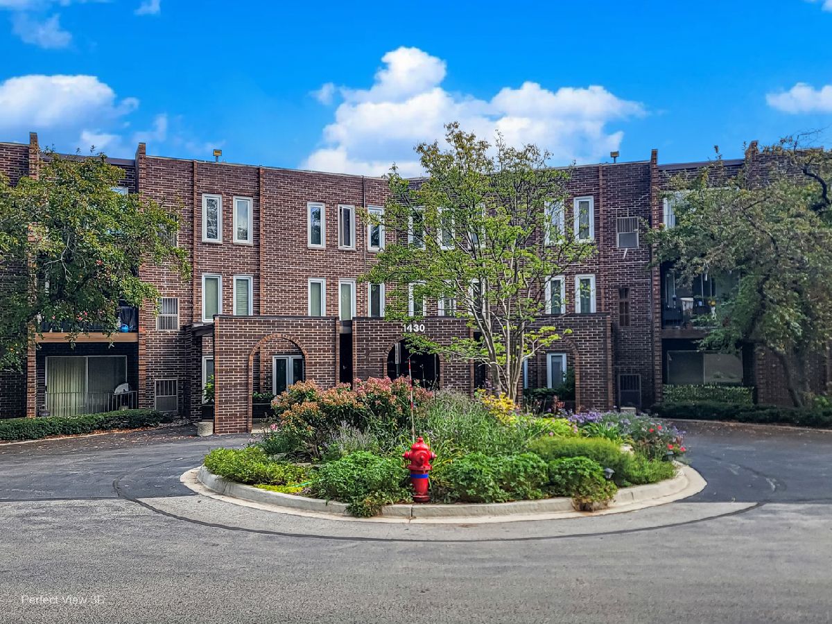Condominiums For Sale Sandpebble Walk Wheeling Illinois, 1430 Sandstone Drive