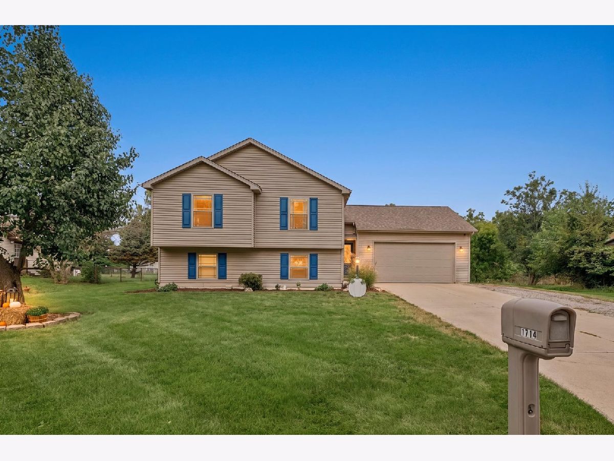  For Sale Mahomet Illinois, 1714 Phillippe Drive