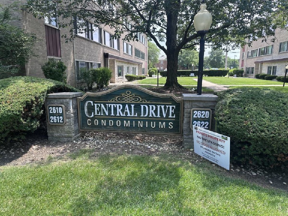  For Sale Flossmoor Illinois, 2612 Central Drive