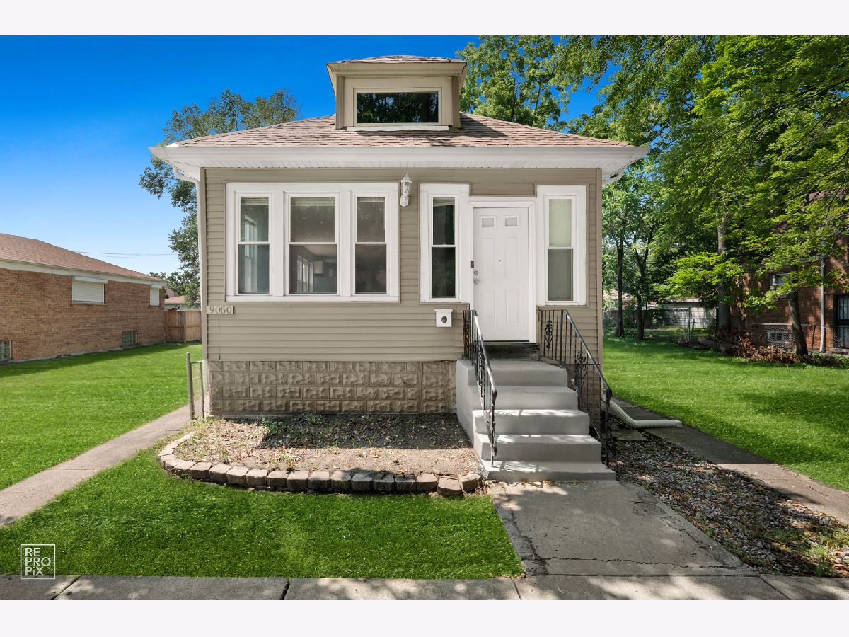  For Sale Chicago Illinois, 9050 Ellis Avenue