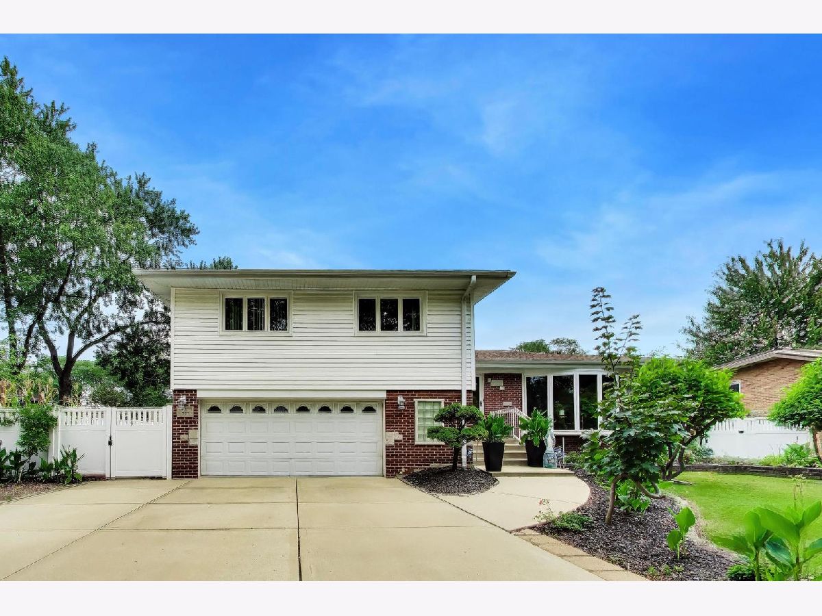  For Sale Mount Prospect Illinois, 911 Elmhurst Road