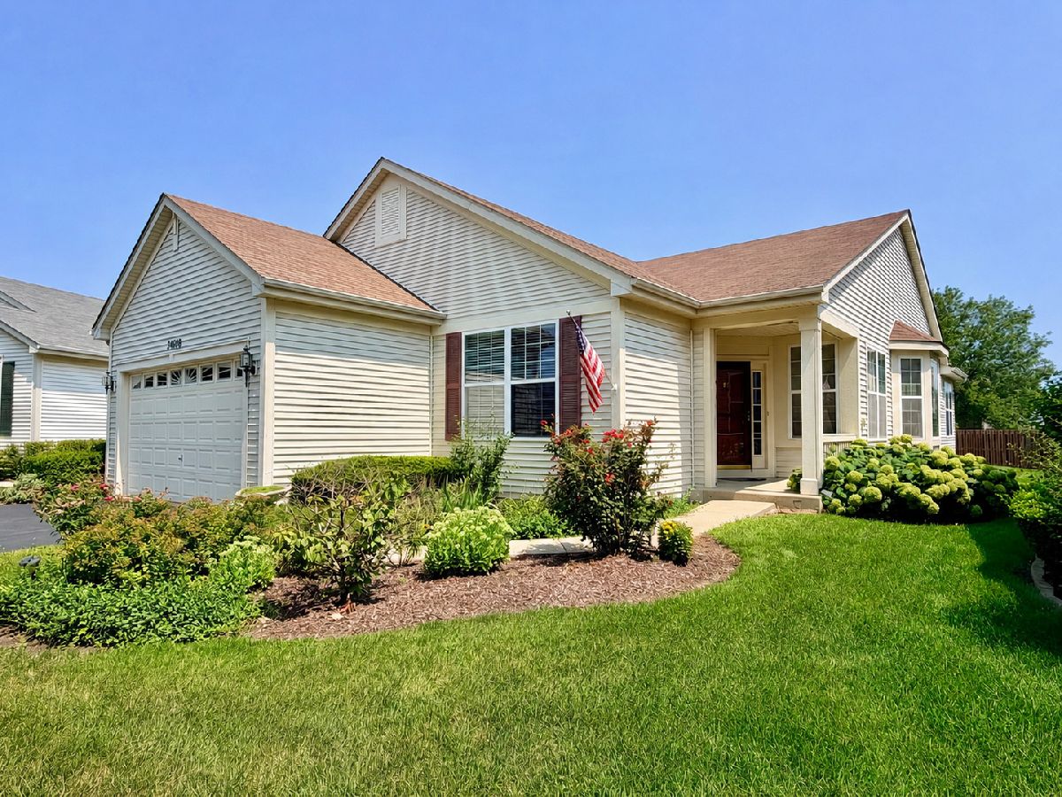 Townhomes & Condos & Homes For Sale Carillon Lakes Crest Hill Illinois, 21100 Serene Lake Way