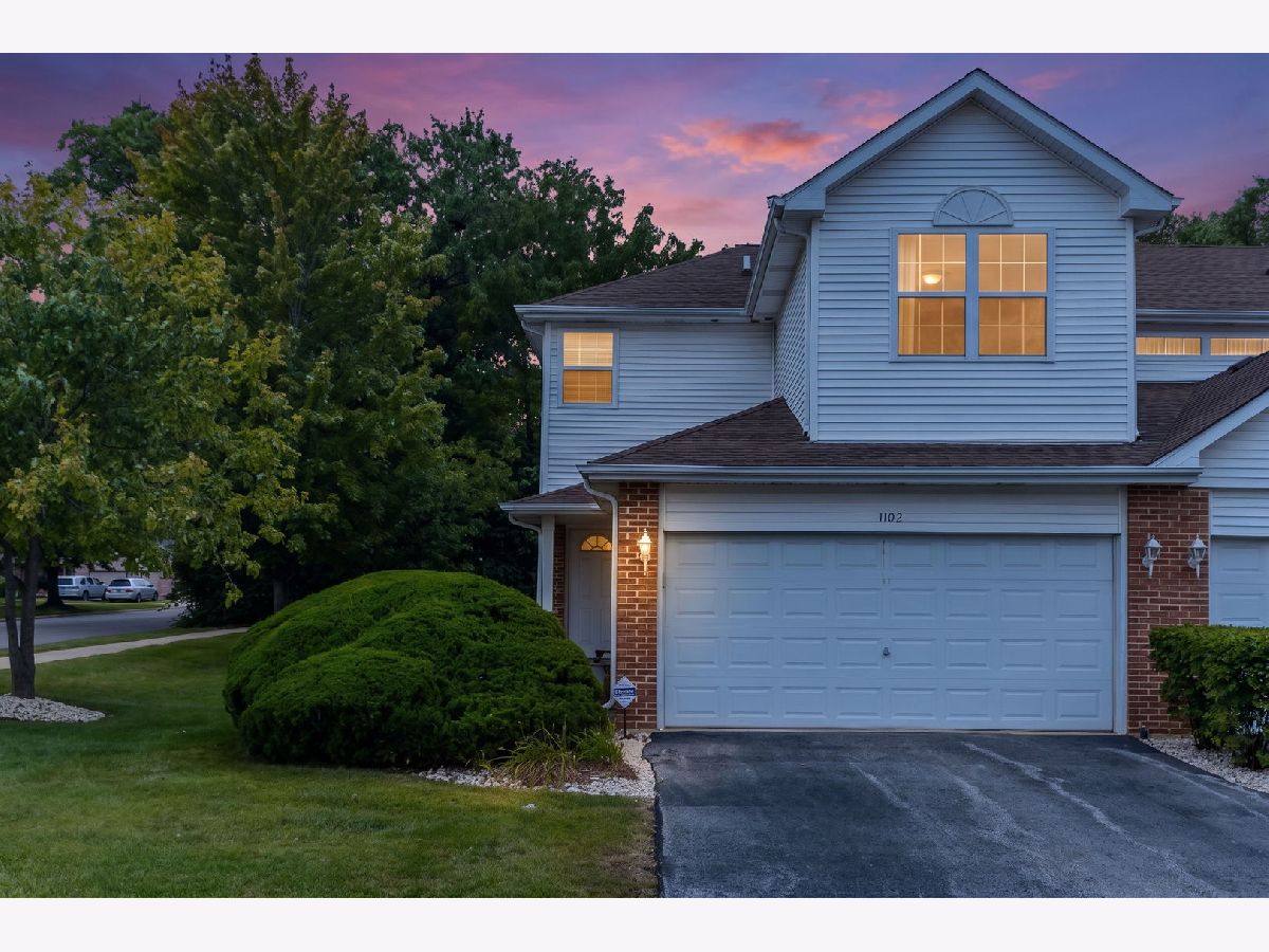 Townhomes & Condos & Homes For Sale Greenbriar Glendale Heights Illinois, 1102 Coventry Circle