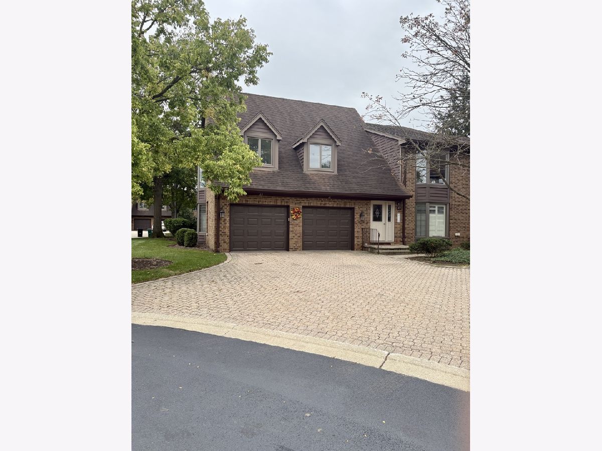 Condos & Townhomes For Sale Courtyards Of Westchester Westchester Illinois, 44 Queens Court