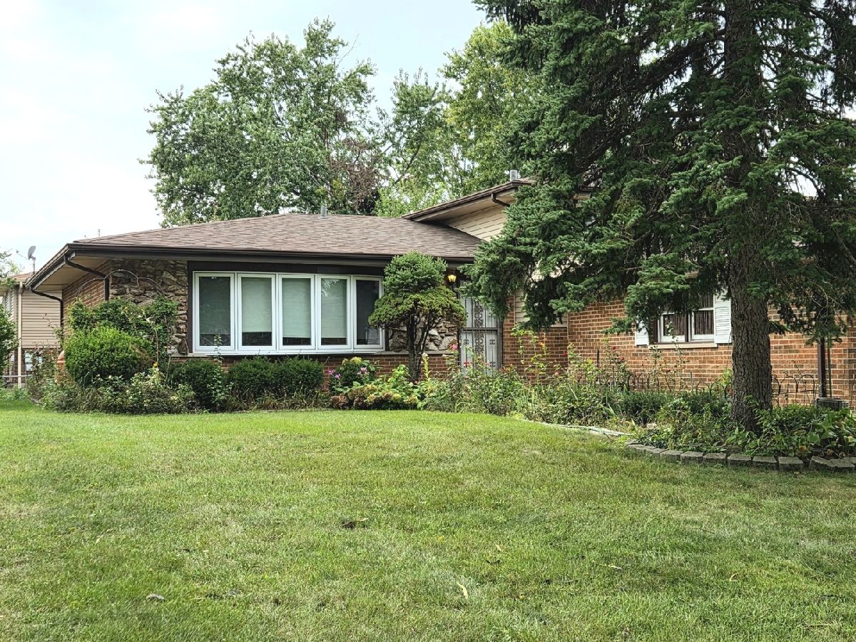 Homes For Sale Forest Towers Oak Forest Illinois, 15520 Orogrande Drive