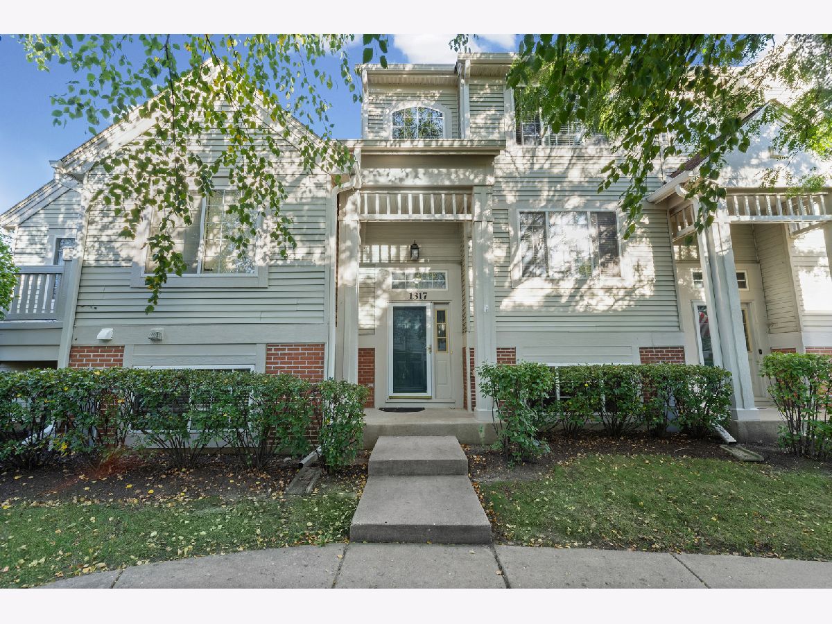 Townhomes & Condos & Homes For Sale Cambria Cary Illinois, 1317 New Haven Drive