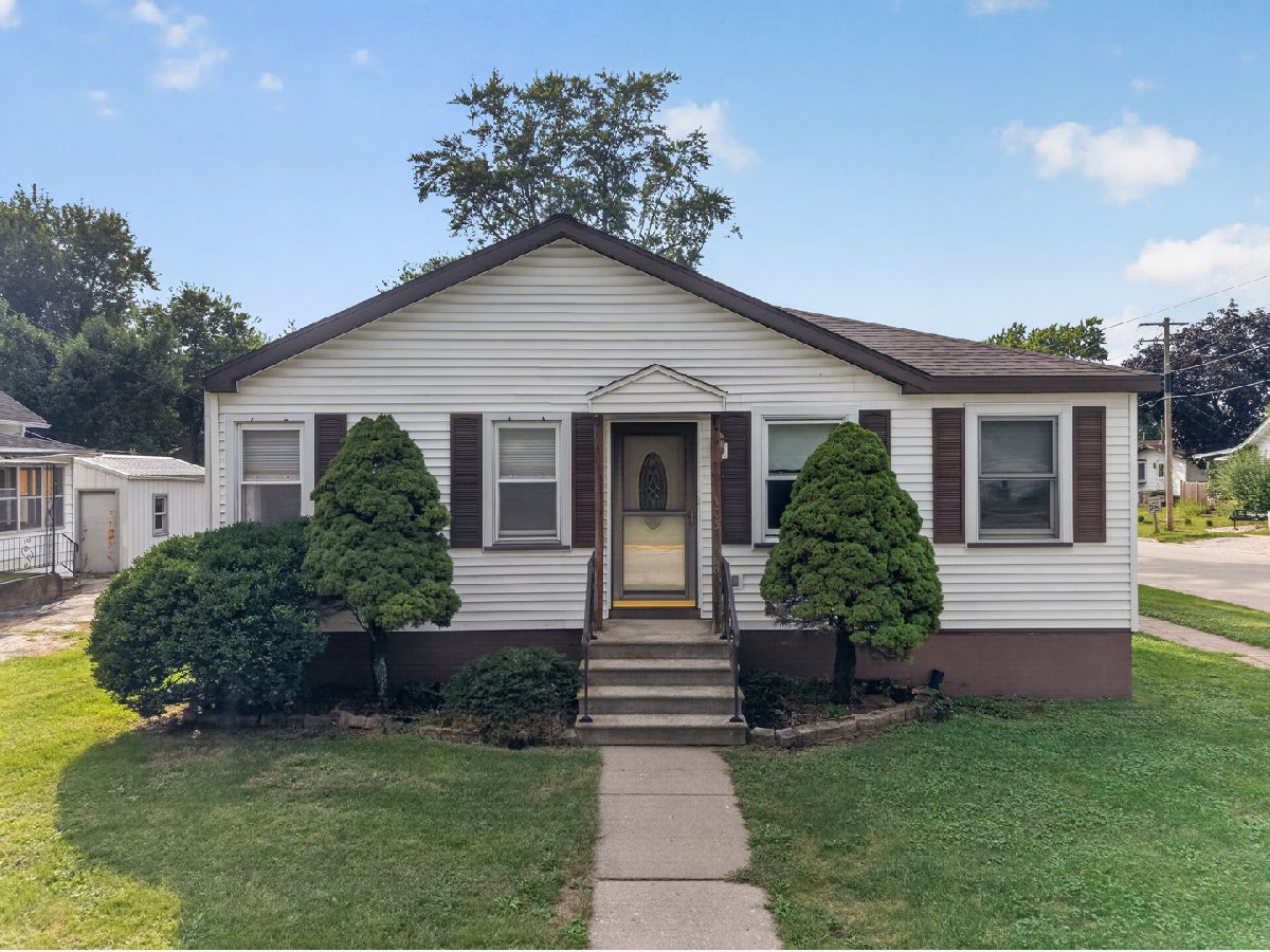  For Sale Seneca Illinois, 105 Main Street