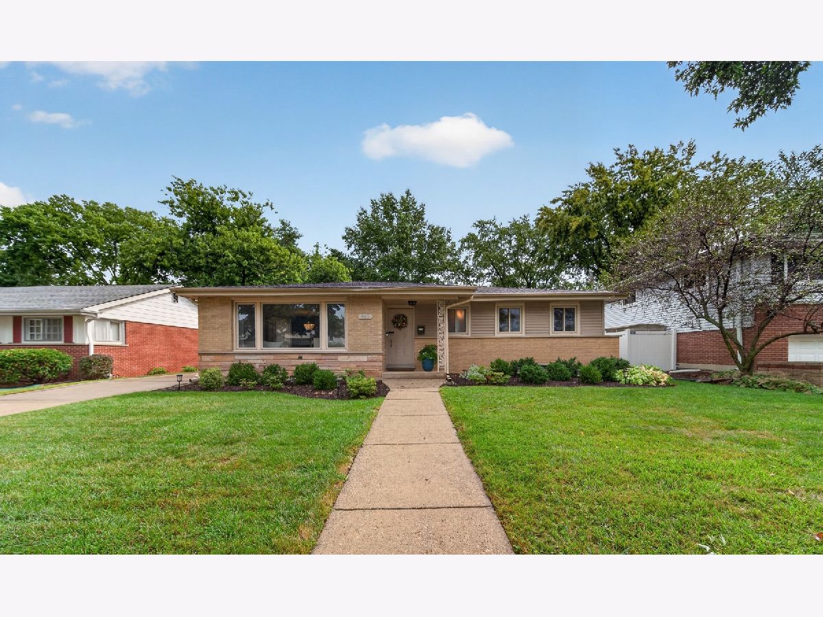  For Sale Elmhurst Illinois, 863 Cedar Avenue