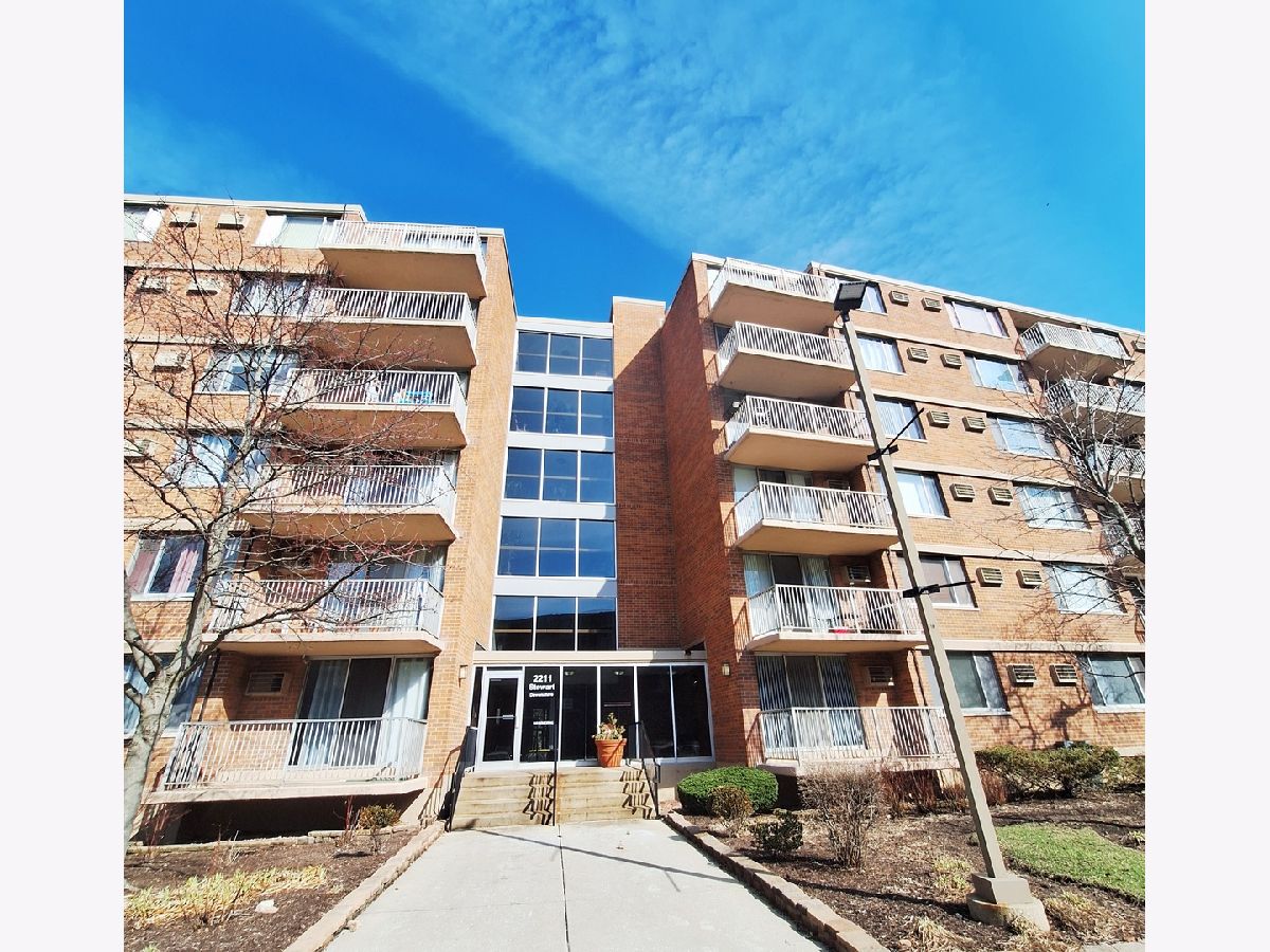 Condominiums For Sale Yorktown Green Lombard Illinois, 2211 Stewart Avenue