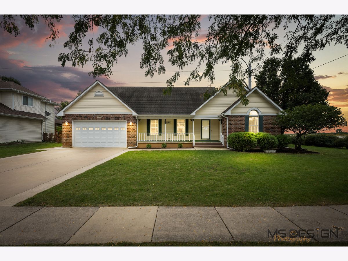  For Sale Sycamore Illinois, 1338 Foxbend Drive