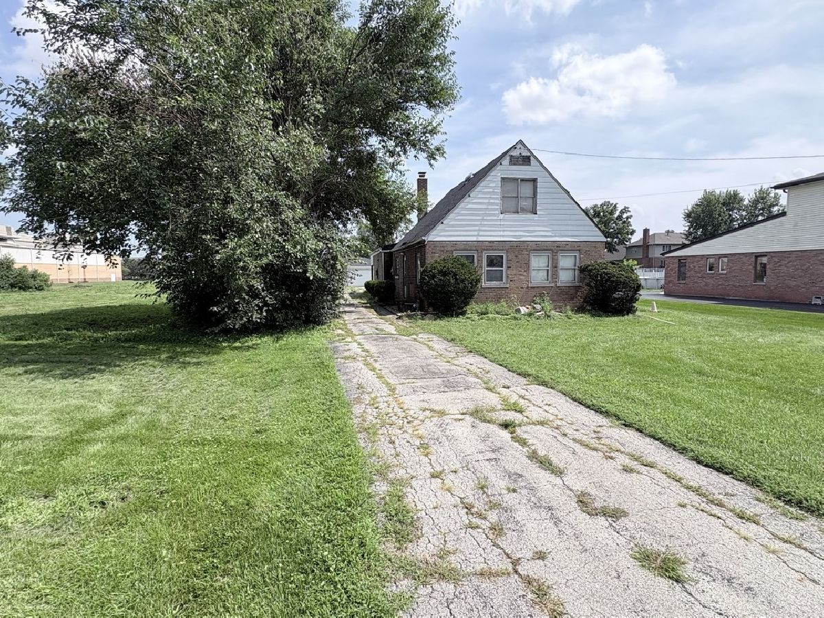  For Sale Crestwood Illinois, 13539 Long Avenue
