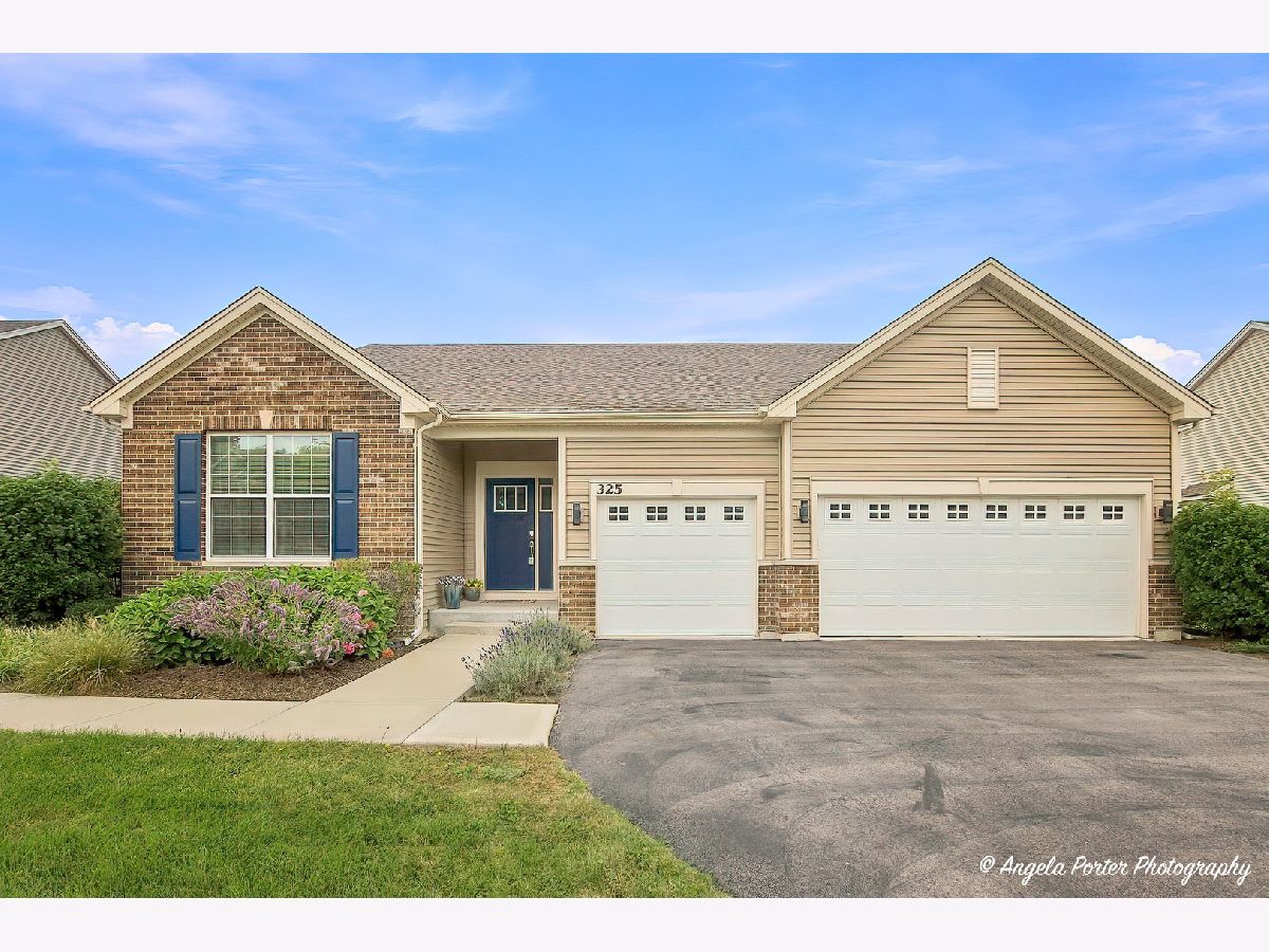 Homes & Townhomes & Condos For Sale Legend Lakes Mchenry Illinois, 325 Tralee Lane