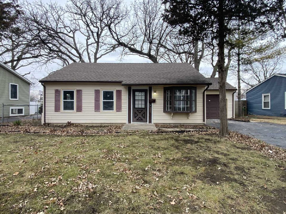  Rented Streamwood Illinois, 4 Pine