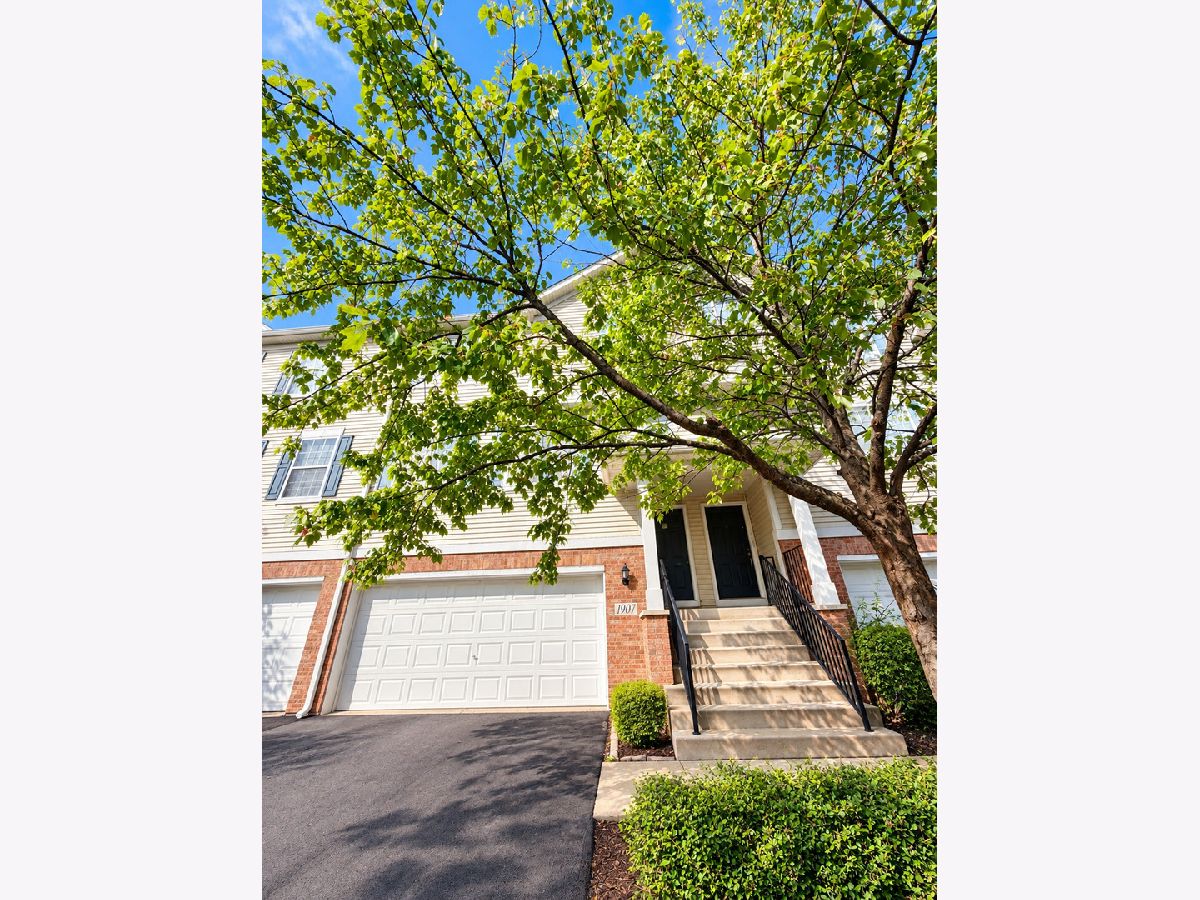  For Sale Aurora Illinois, 1907 Indian Hill Lane