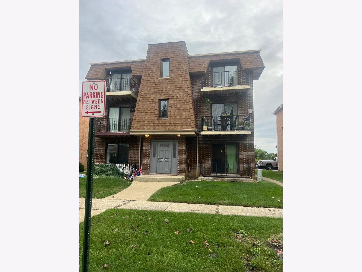  For Sale Chicago Ridge Illinois, 6047 Marshall Avenue
