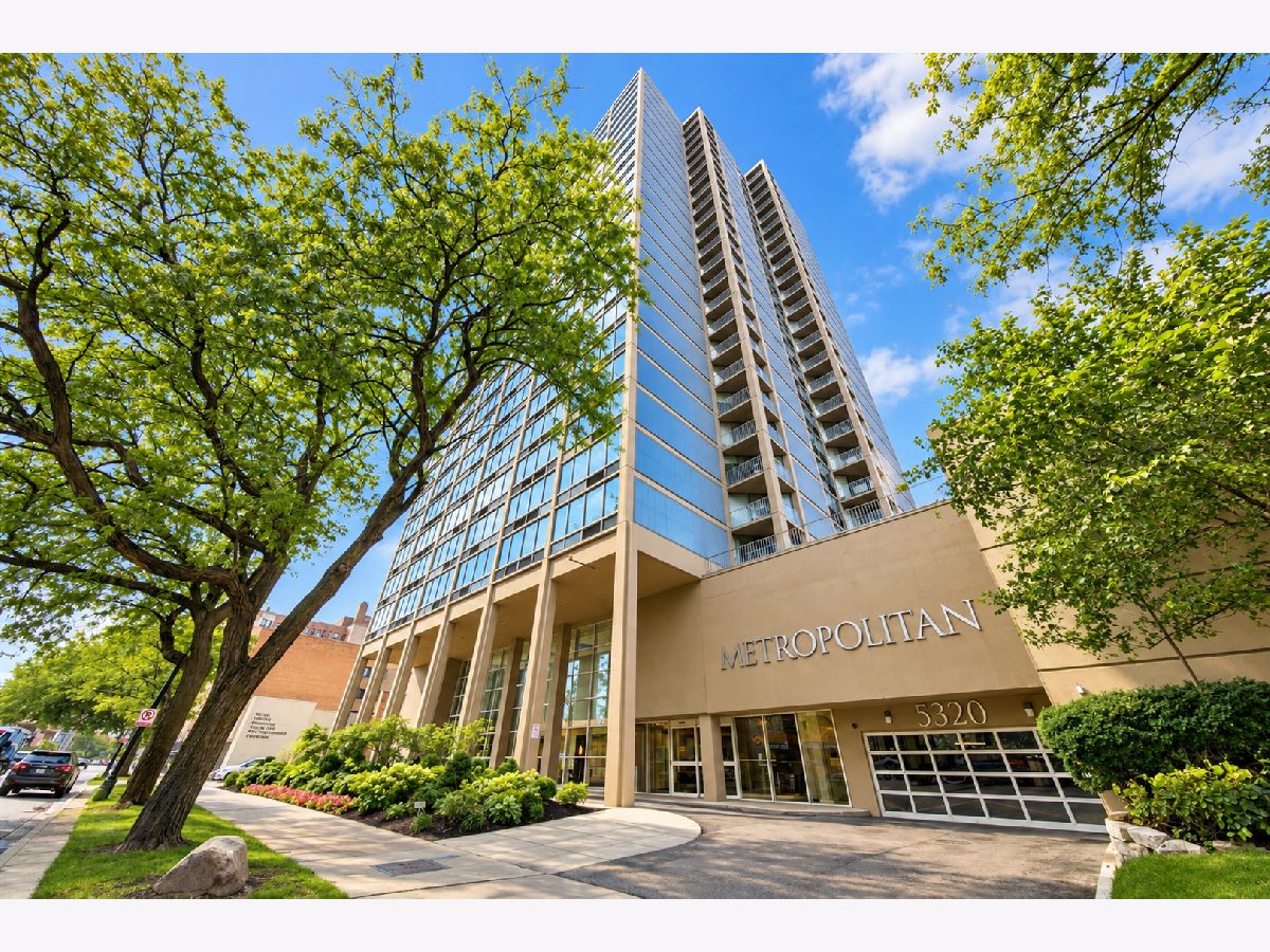  For Sale Chicago Illinois, 5320 Sheridan Road