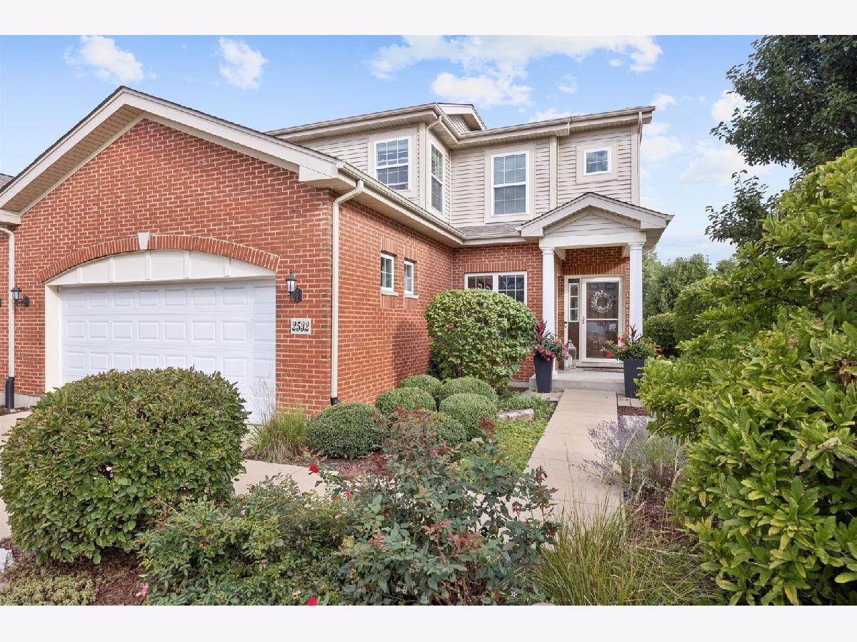 Condos & Townhomes For Sale Cedar Hill Woodridge Illinois, 2532 Cedar Hill Lane