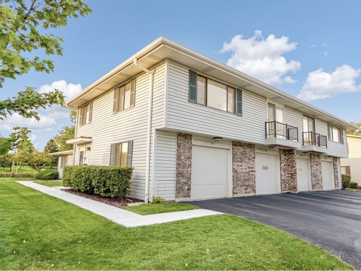 Condos & Townhomes For Sale Weathersfield Lake Schaumburg Illinois, 935 Shattuck Lane