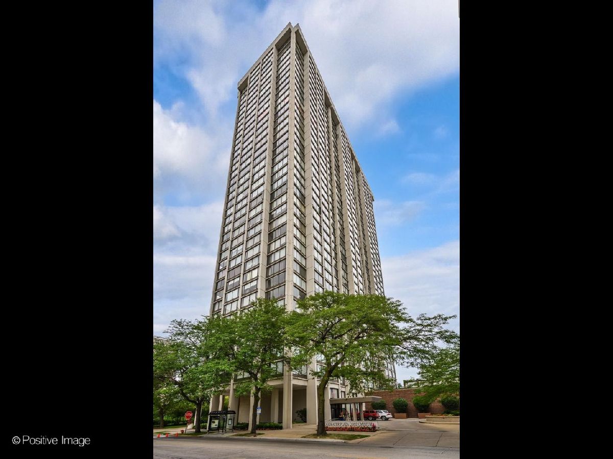  For Sale Chicago Illinois, 5455 Sheridan Road