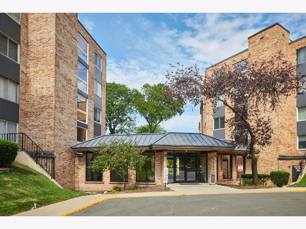 Condominiums For Sale Hunt Club On The Lake Mount Prospect Illinois, 502 Huntington Commons Road