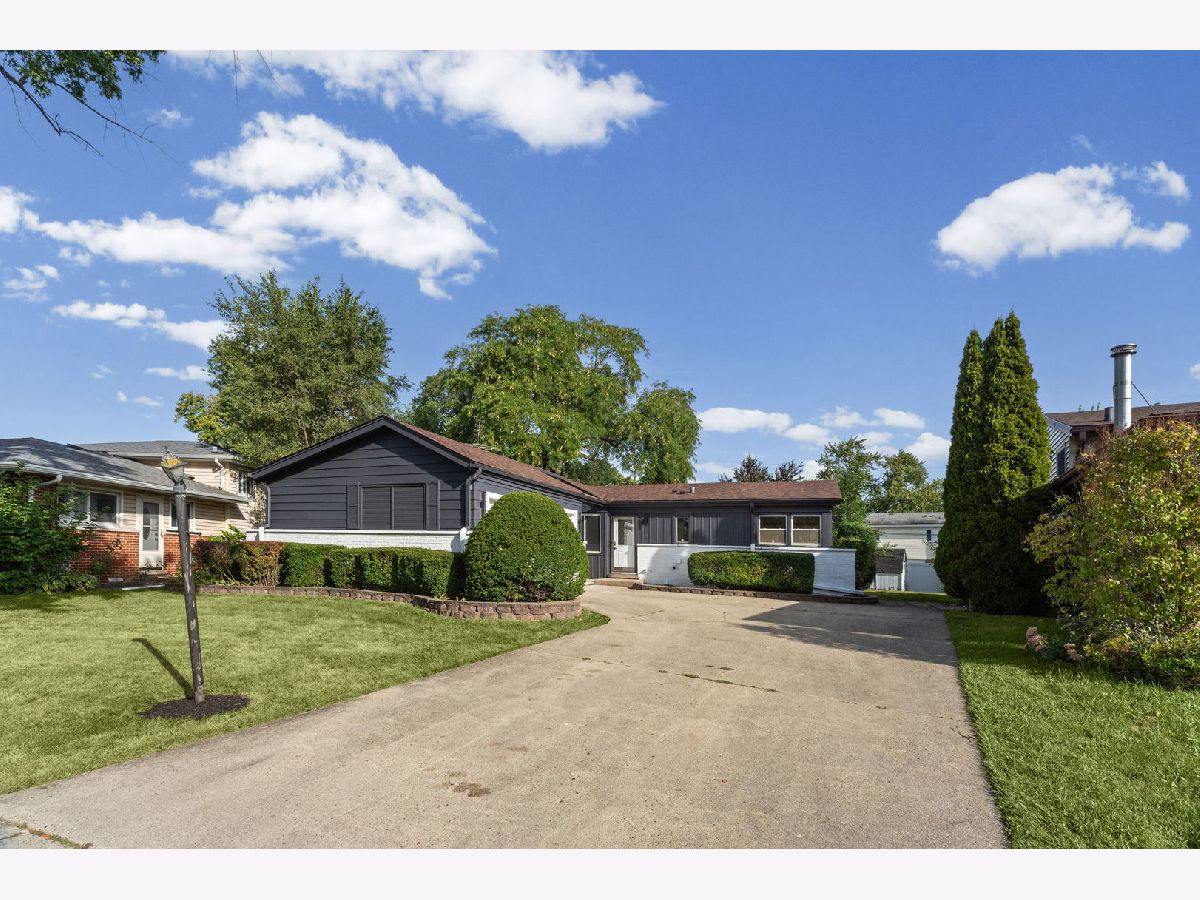  For Sale Des Plaines Illinois, 160 Lancaster Lane
