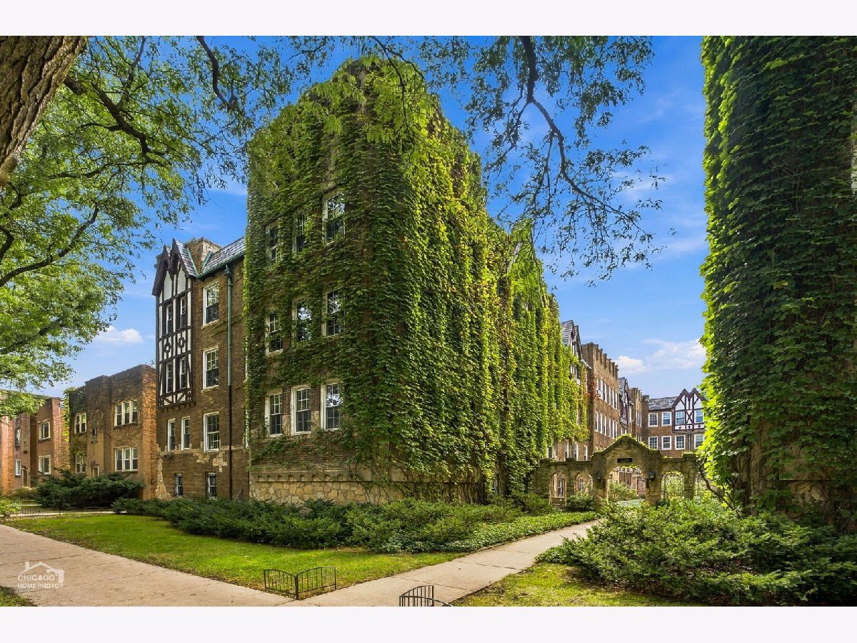  For Sale Chicago Illinois, 2325 Farwell Avenue