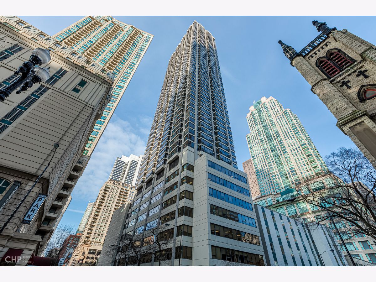 Condominiums Rented 30 E Huron Chicago Illinois, 30 Huron