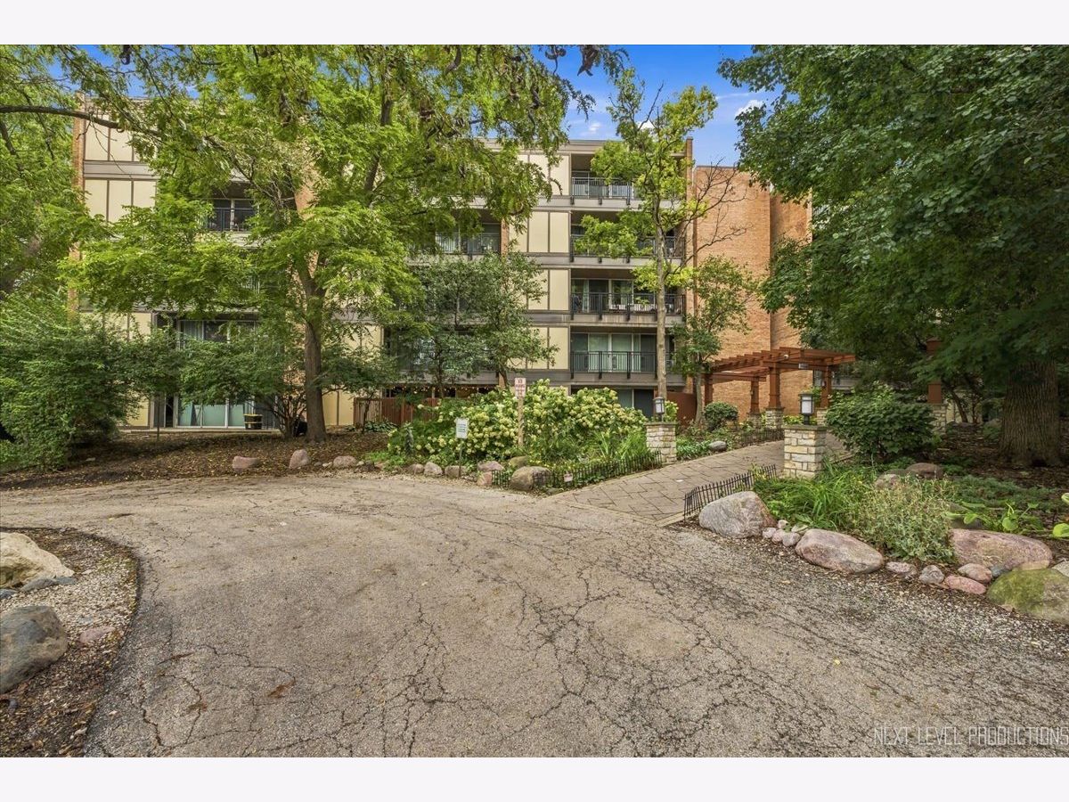  For Sale Lisle Illinois, 5900 Oakwood Drive