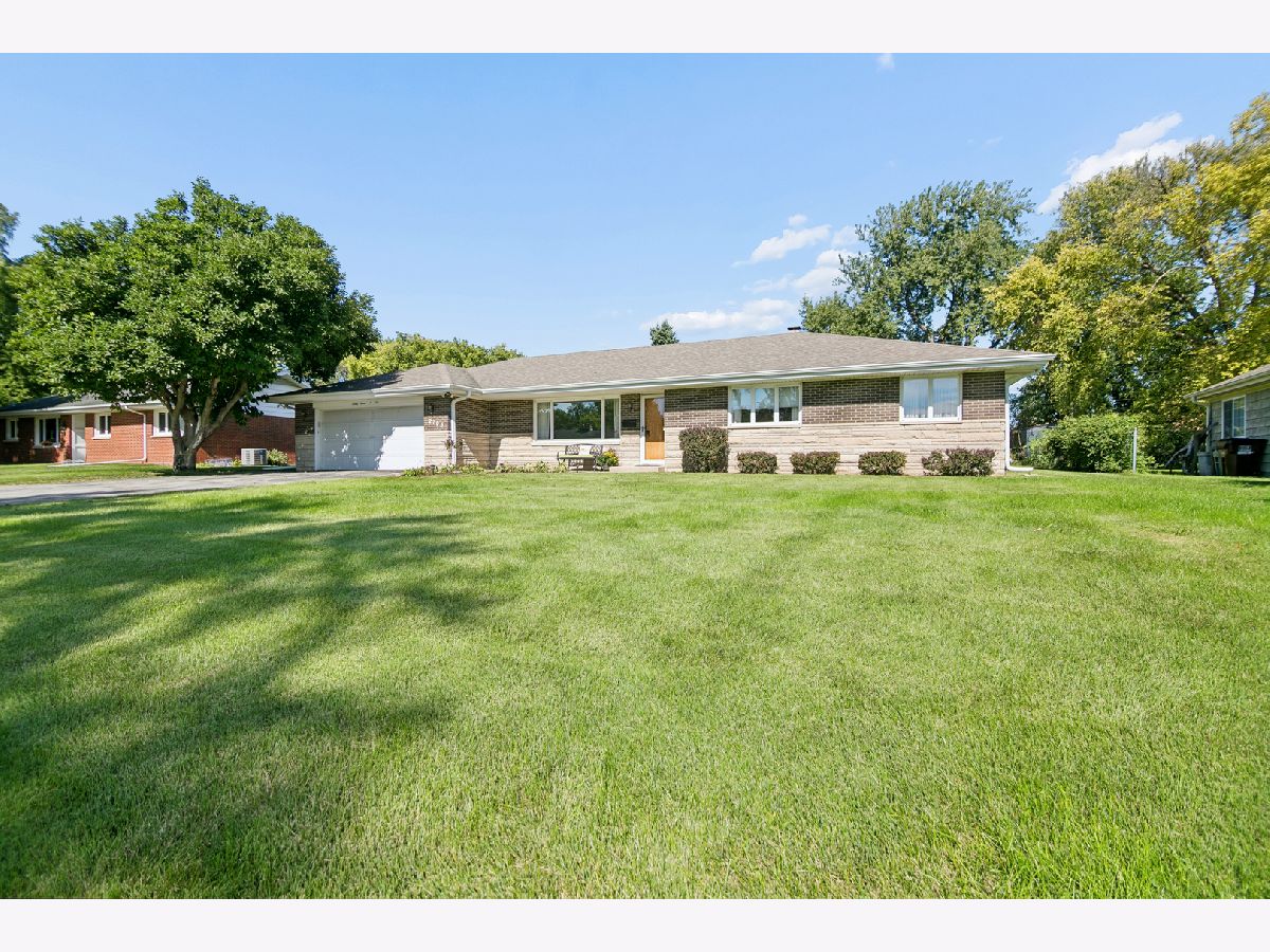  For Sale Joliet Illinois, 2705 Calmer Drive