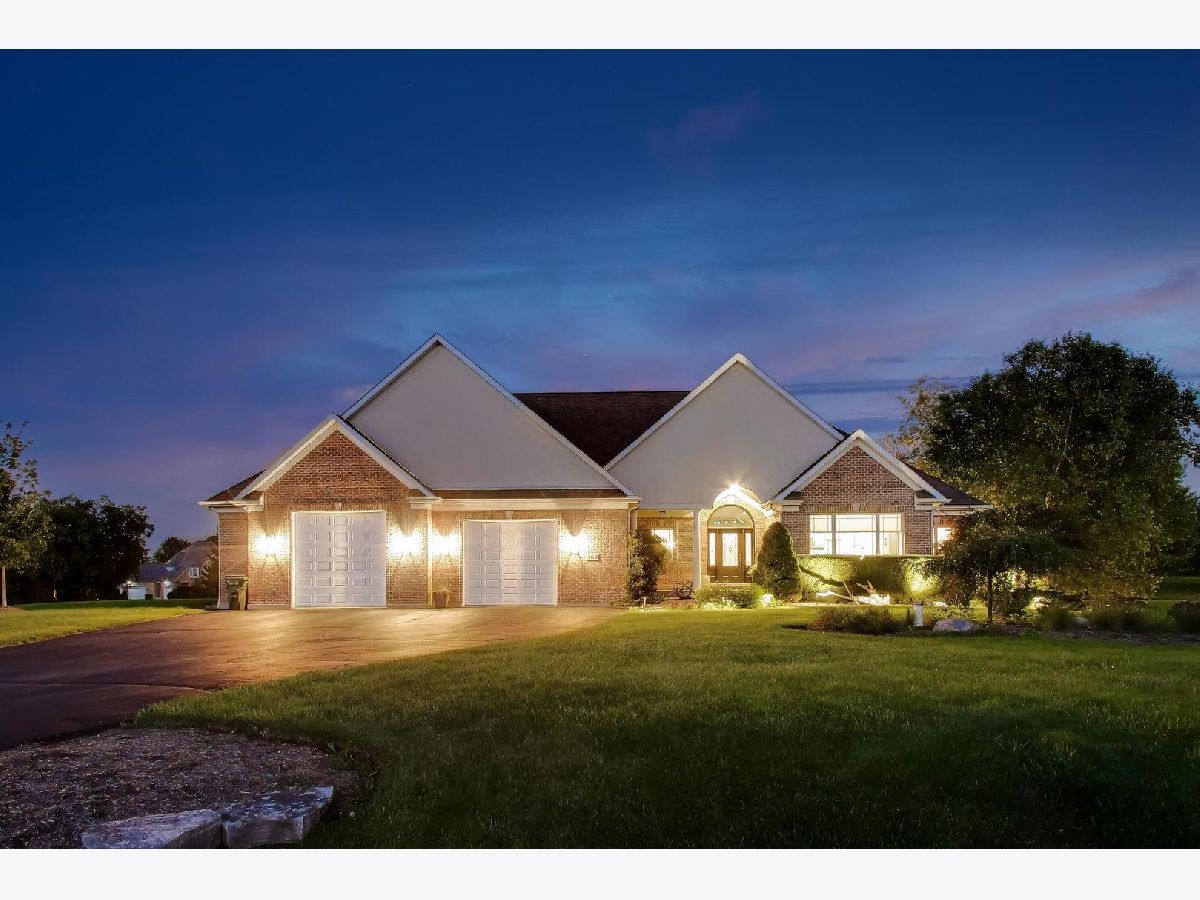  For Sale Antioch Illinois, 560 Birch Hollow Drive