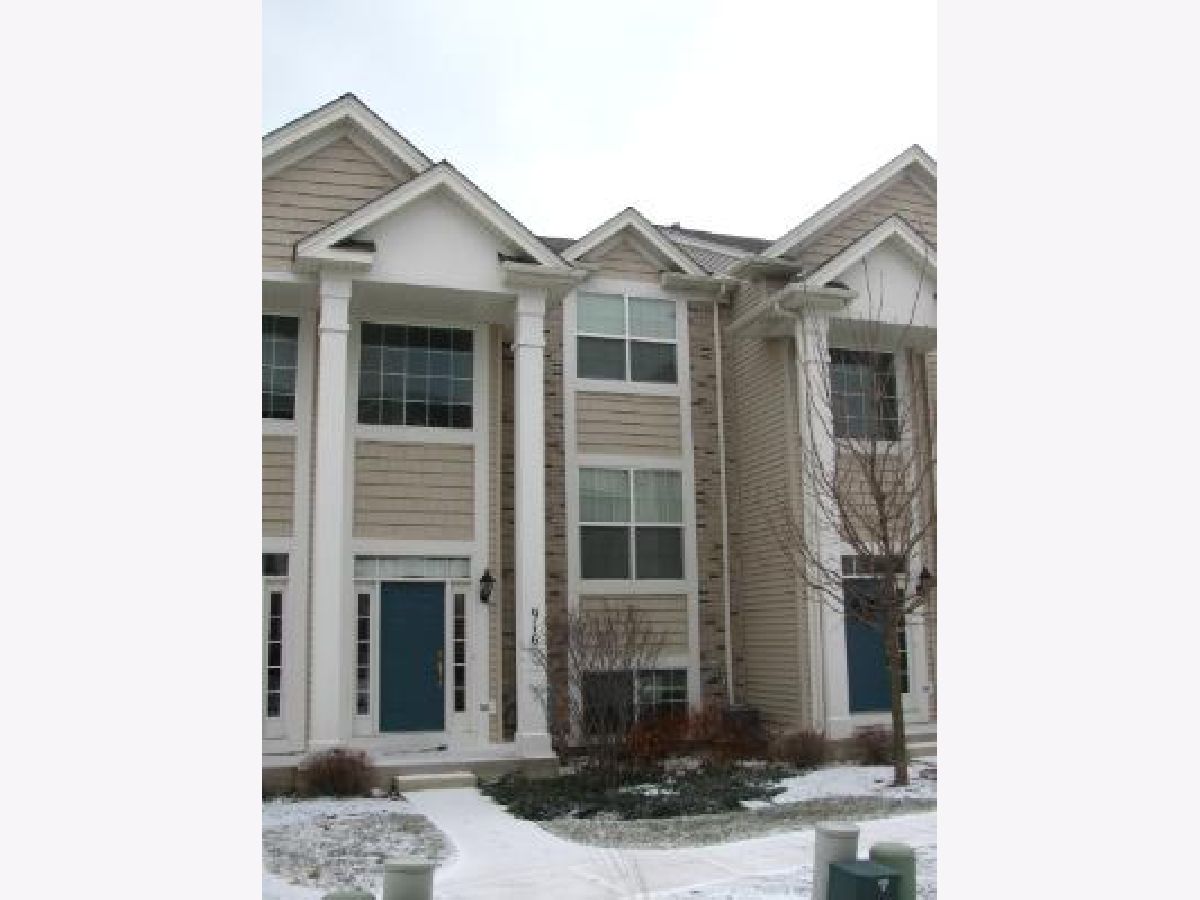  Rented Shorewood Illinois, 916 Summit Creek