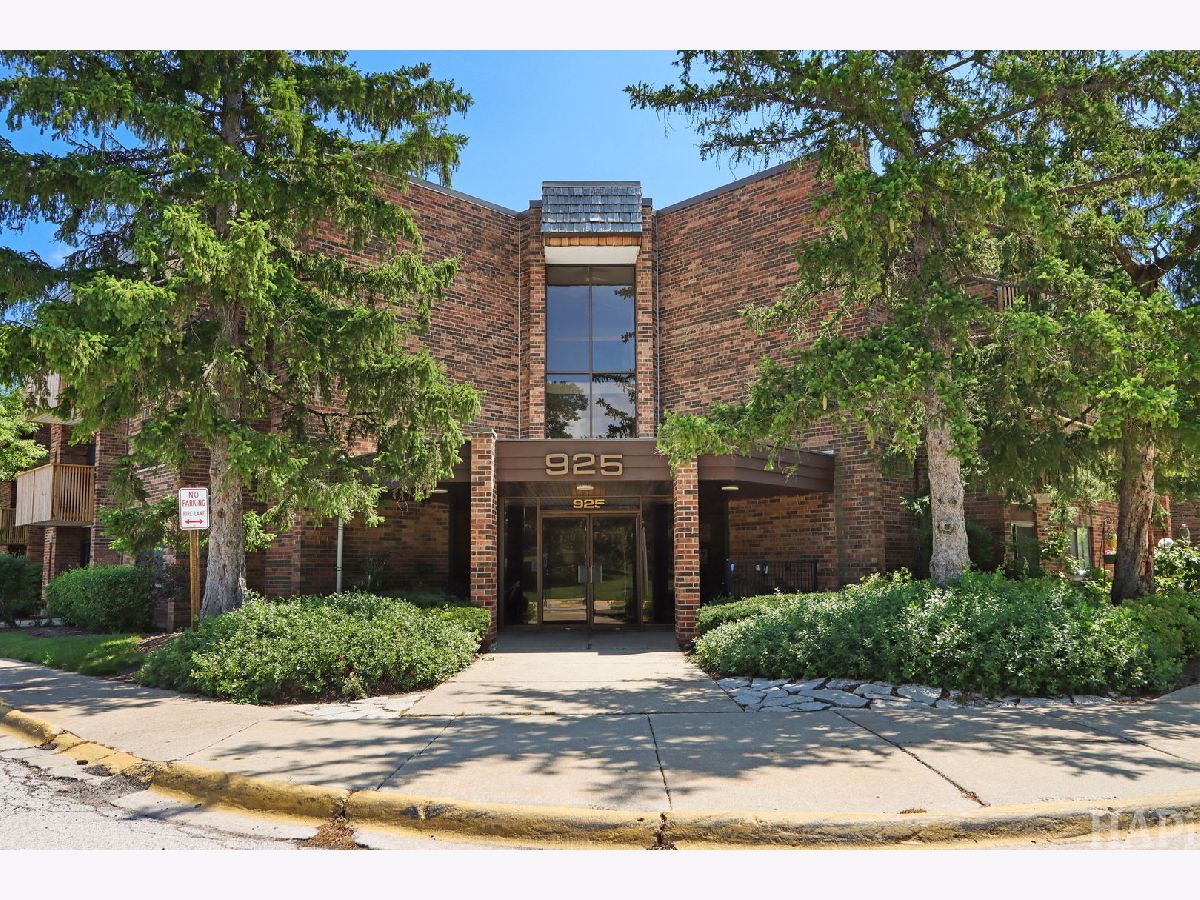 Condos & Townhomes For Sale Pheasant Creek Northbrook Illinois, 925 Springhill Drive