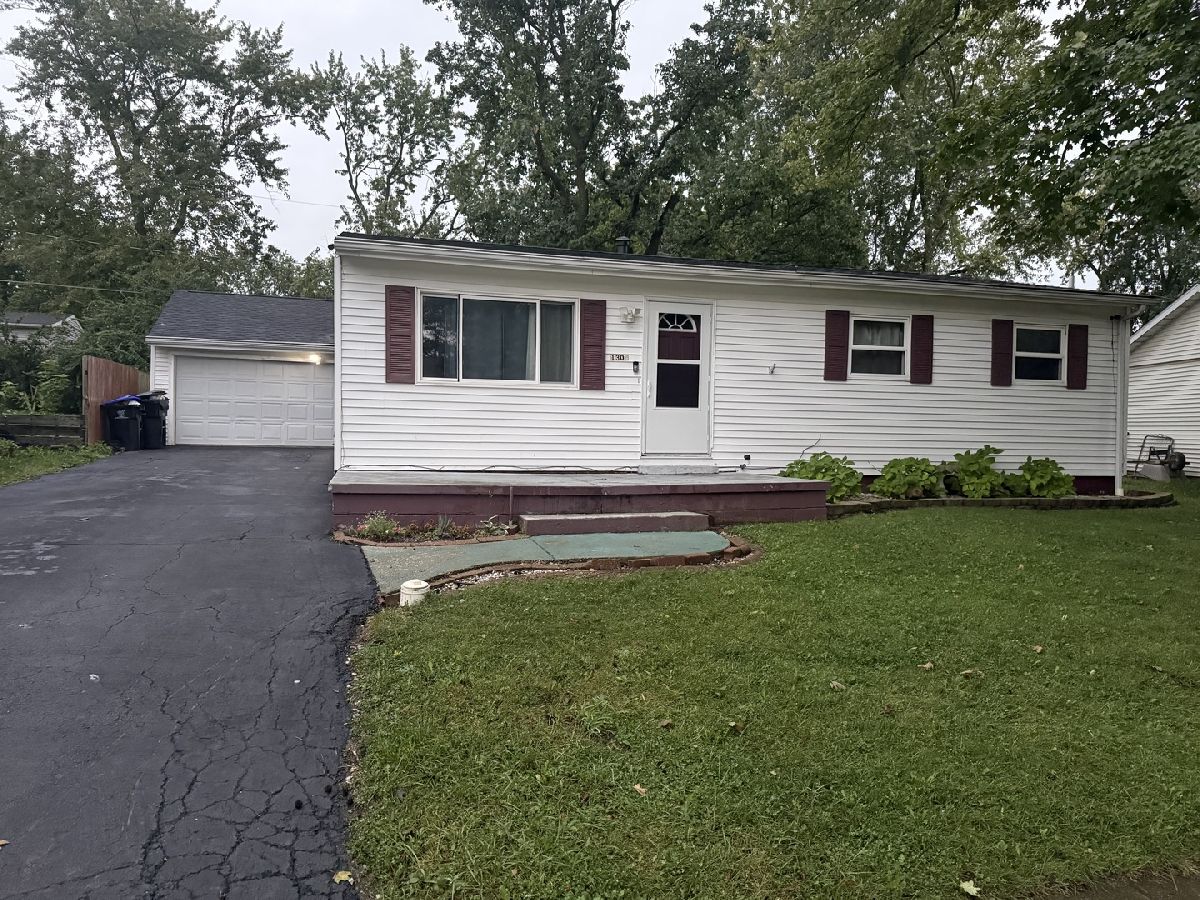 Homes & Condos & Townhomes For Sale Holiday Knolls Bloomington Illinois, 1305 Glenwood Road