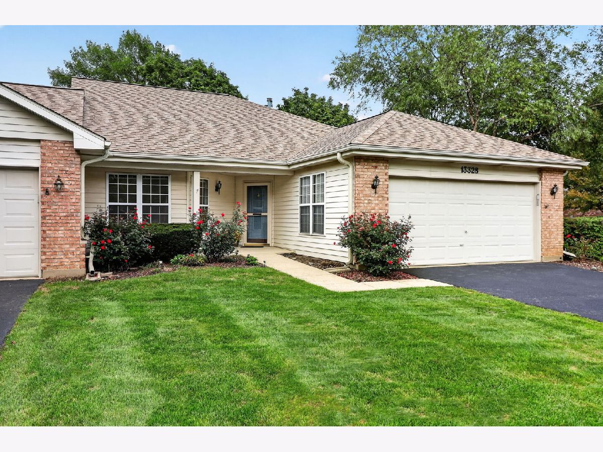 Townhomes & Condos & Homes For Sale Carillon Plainfield Illinois, 13328 Red Cedar Lane
