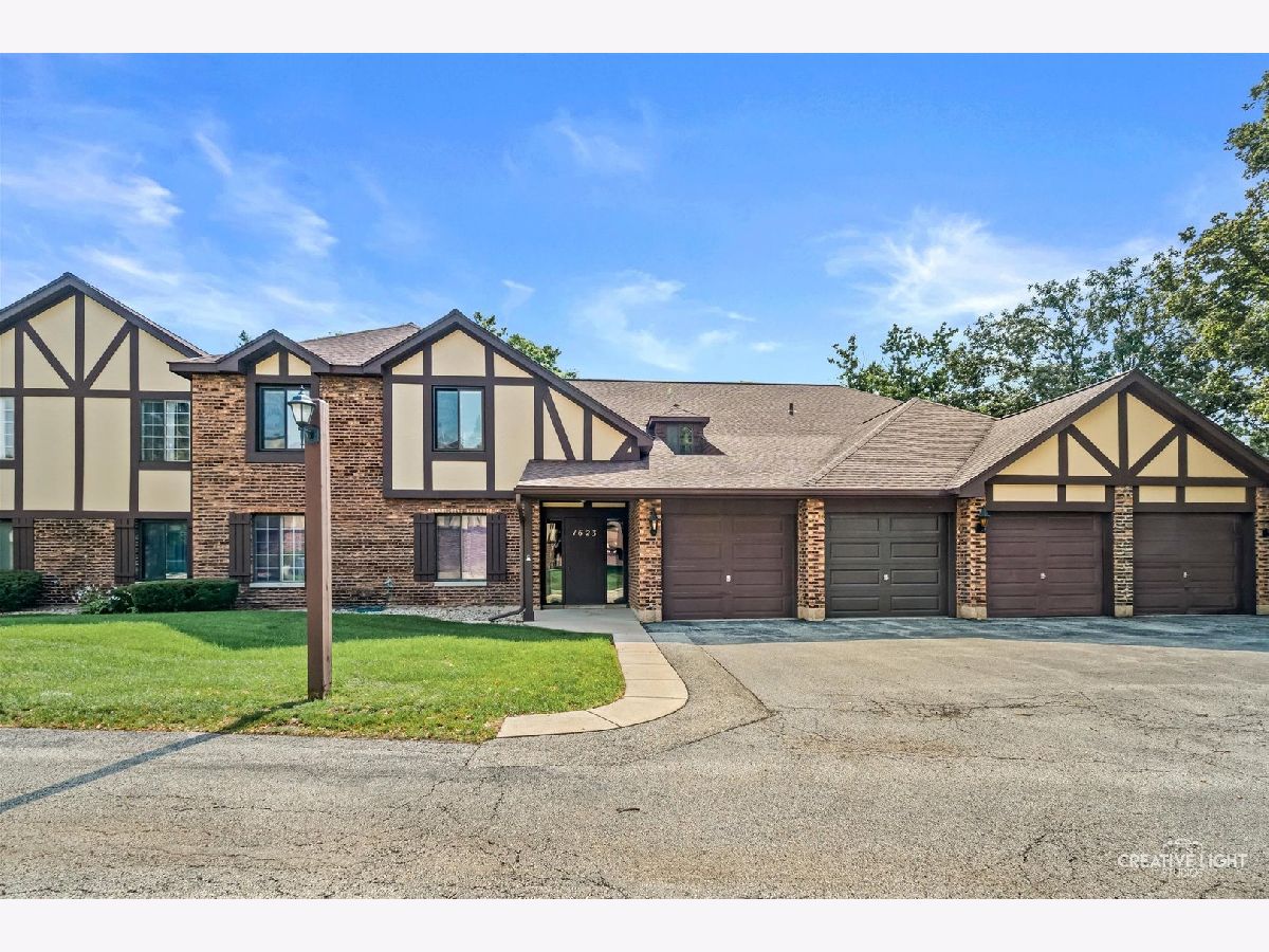  For Sale Wheaton Illinois, 1623 Salisbury Court