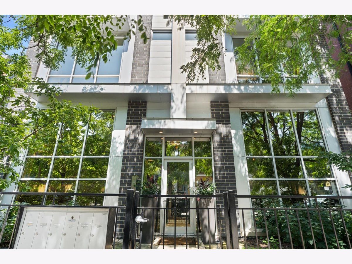 Condos & Townhomes & Homes For Sale Bucktown Chicago Illinois, 1918 Armitage Avenue